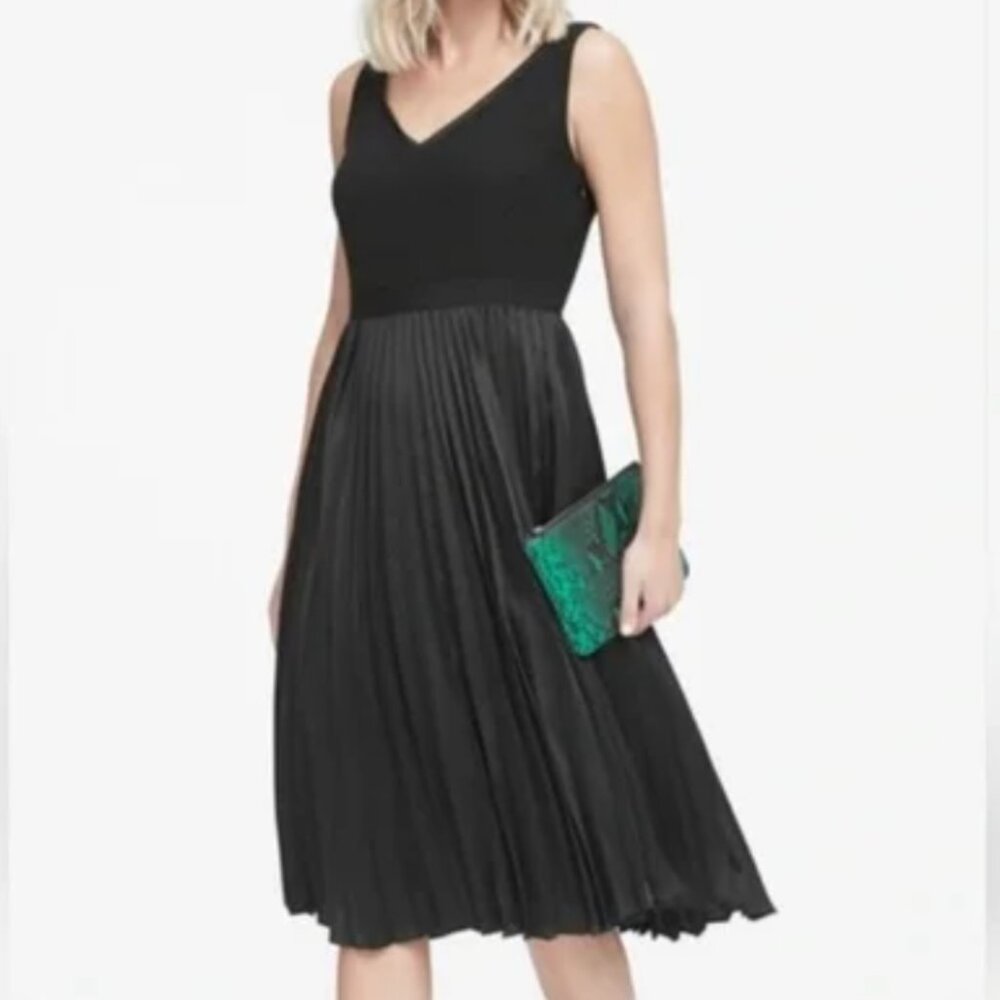 Banana Republic V-Neck Pleated Midi Dress